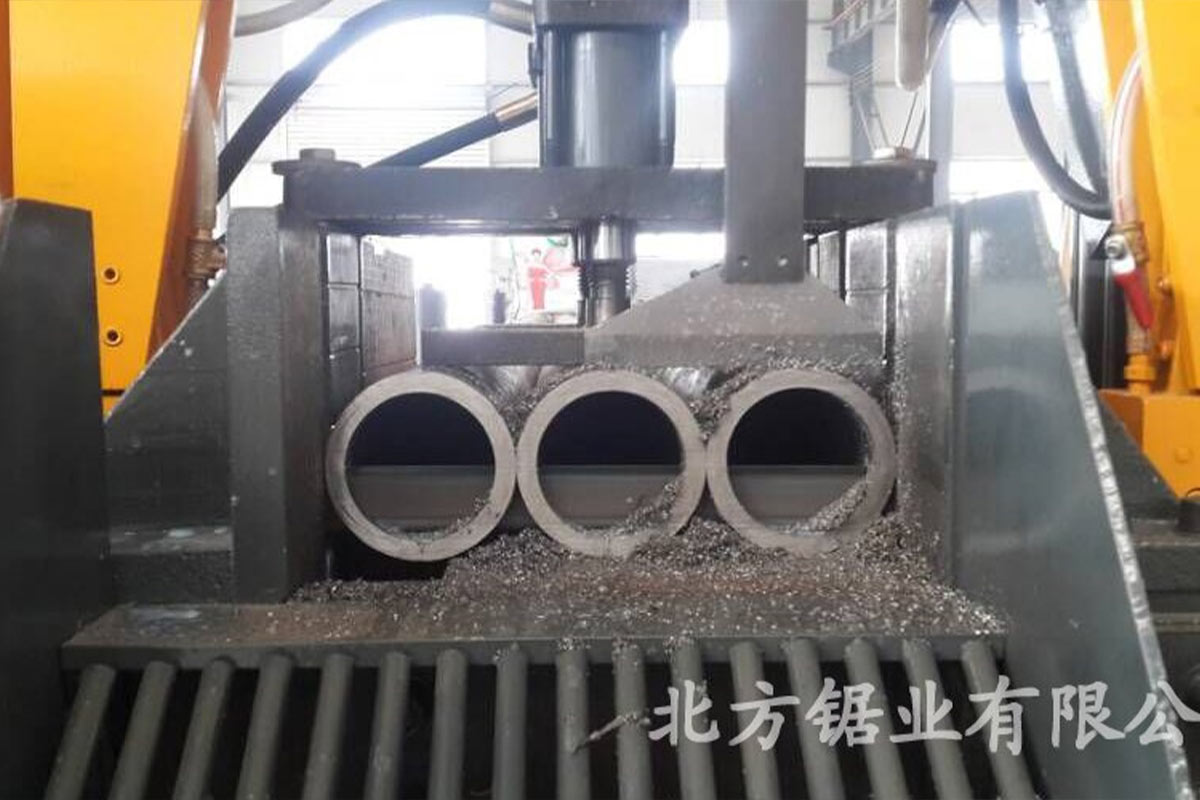 1734663517349127.jpg 帶鋸床